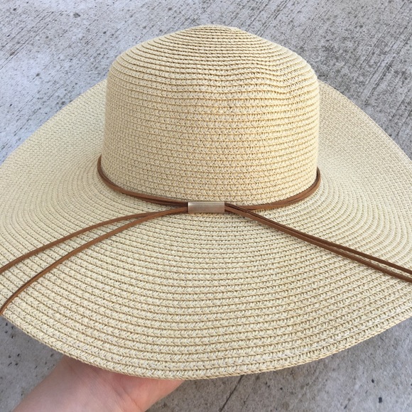 Straw Hat - Picture 2 of 4
